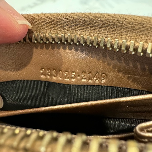 Authentic Gucci patent Guccisima zippy wallet - Picture 7 of 13